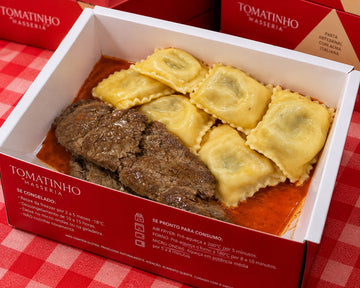 Ravioli de búfala com manjericão ao sugo com filé mignon