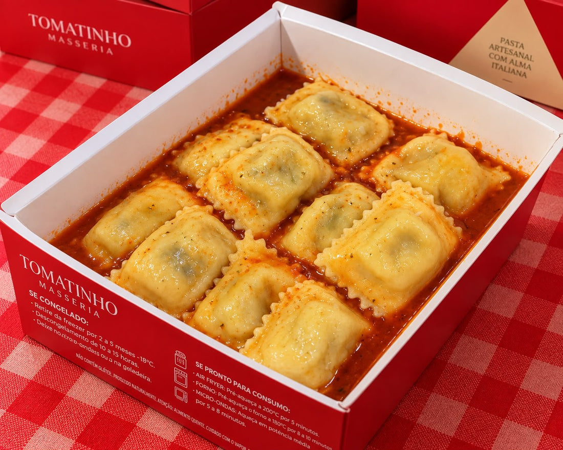 Ravioli de búfala com manjericão ao sugo (massa branca) - Tomatinho Masseria