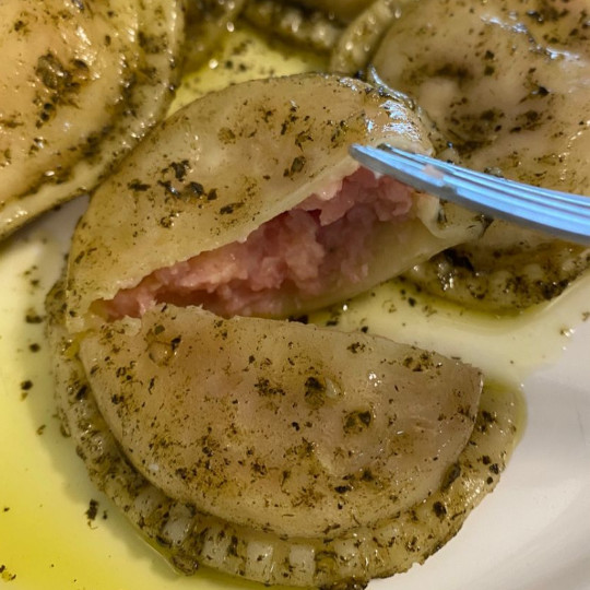 Sorrentini Presunto e queijo ao molho pesto de manjericão