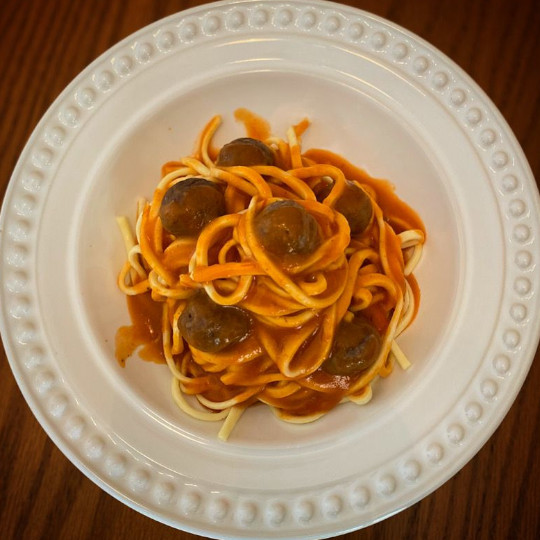 Spaghetti com mini almondega de carne